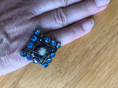 Vintage costume jewelry Ring with blue stones, View more