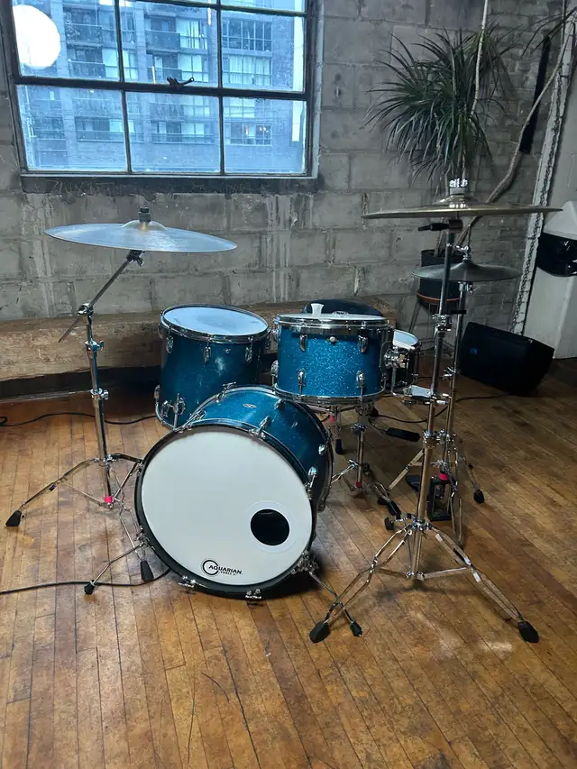 Slingerland radio king  in Drums & Percussion in Oshawa / Durham Region - Image 3