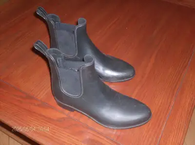 Bottes de marque STORM par Cougar grandeur 9 noires par téléphone 450-429-5018
