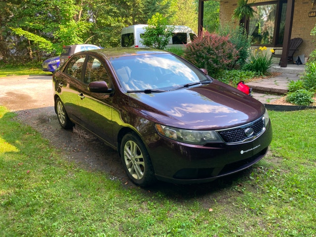 Kia Forte EX 2011, manuelle POUR PIÈCES — photo 3