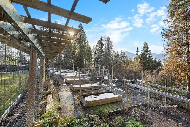 Luxury Living in Lister BC 3 bed 3 bath incredible En-Suite in Houses for Sale in Nelson - Image 11