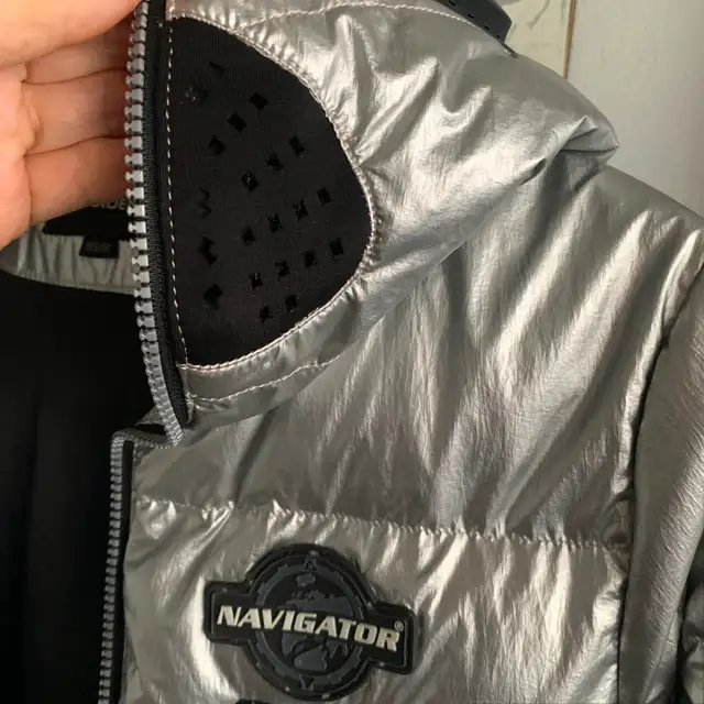 Unisex children/women metallic silver puffer “alien”, 165/84 in Kids & Youth in City of Toronto - Image 10