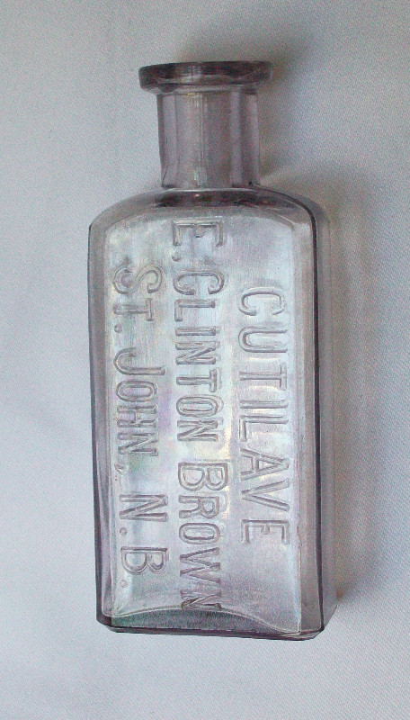 E. Clinton Brown drugstore bottle Saint John dans Art et objets de collection  à Saint-Jean
