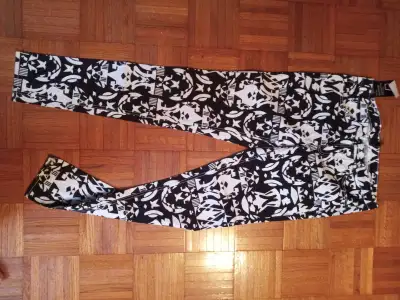 Pantalon neuf jean strech taille 12, View more
