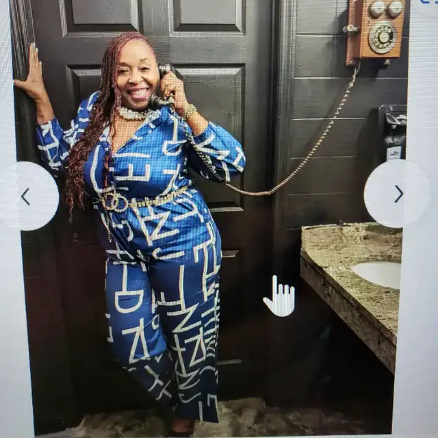 ** FRESH & EYE-CATCHING ROYAL BLUE JUMPSUIT 1xl ** in Women's - Bottoms in City of Toronto - Image 4