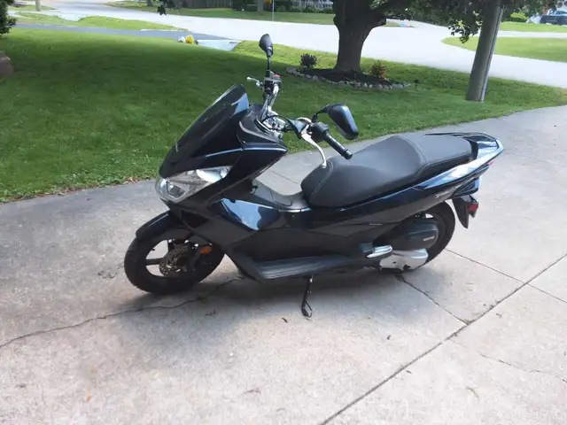 Honda PCX 150 in Scooters & Pocket Bikes in Hamilton - Image 2