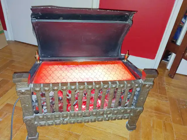Antique Electric Fireplace in Fireplace & Firewood in City of Toronto - Image 5