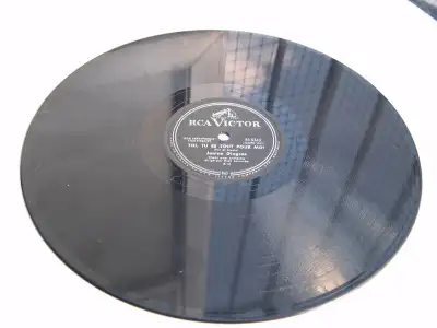 Janine Gingras - Toi, tu es tout pour moi (1957) 78T québecois, View more