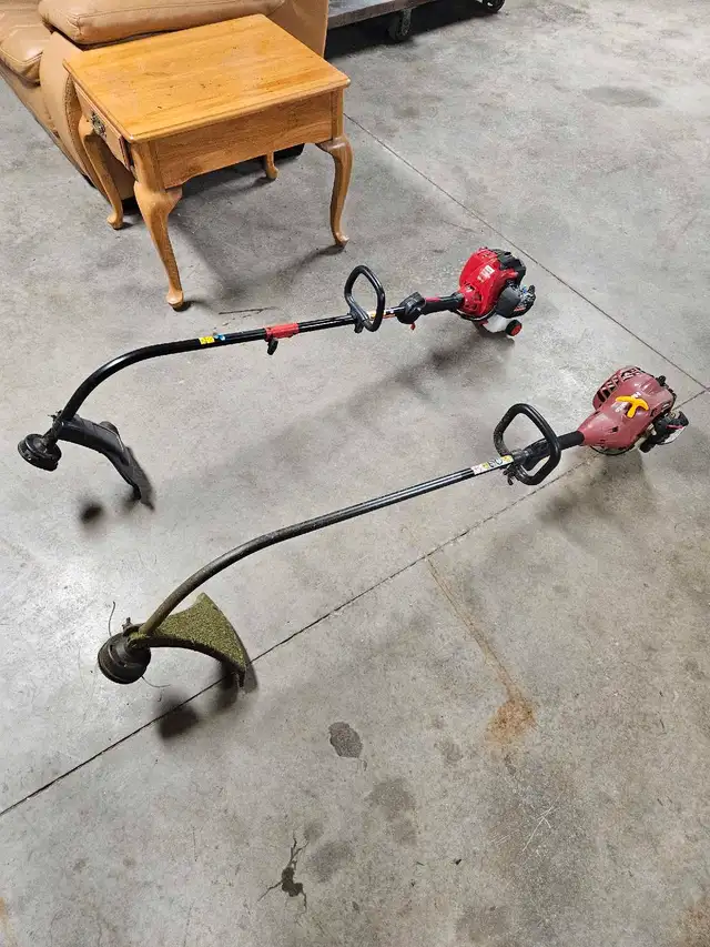 Weed Eater in Lawnmowers & Leaf Blowers in Napanee - Image 3