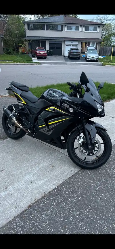 Excellent condition, 2012 ninja 250 -Brand new tires (Rossi IV) -Brand new brakes Pasted safety 2mon...