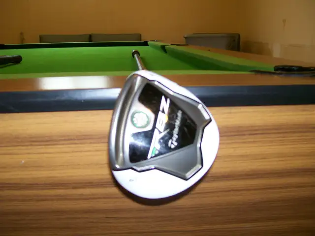 Used golf clubs.. putters, wedges hybrids, fairway wood set in Golf in Sarnia - Image 5
