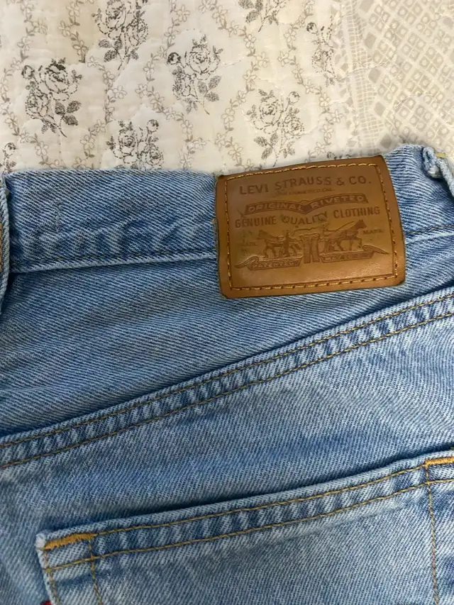 Levi’s Highrise jeans in Women's - Bottoms in City of Toronto - Image 4