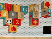 Blocs de bois d'apprentissages de marque Petit Collage