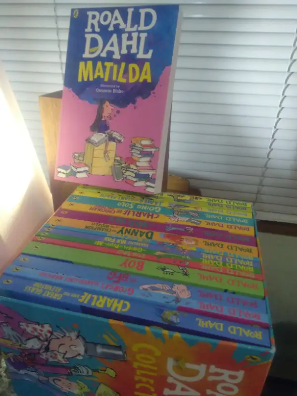 Roald Dahl Collection 15 Book Boxed Set by Roald Dahl in Children & Young Adult in City of Toronto - Image 8