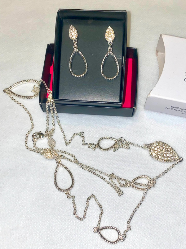 Avon Jewelry set in Jewellery & Watches in City of Toronto - Image 3