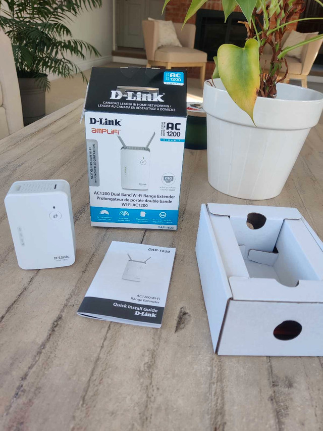 D-Link AC1200 Dual Band Wi-Fi Range Extender  in Networking in Oshawa / Durham Region - Image 2