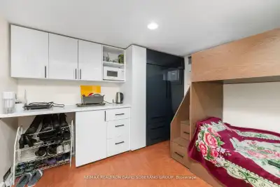 North York (Dufferin & Sheppard) private room with kitchenette in a basement for rent $1,150, suitab...