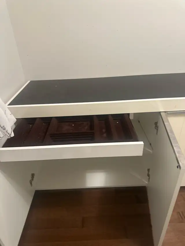 Sideboard Cabinet in Dressers & Wardrobes in City of Toronto - Image 4