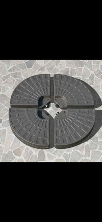 4-Piece Cantilever Offset Patio Umbrella Circular Base Stand