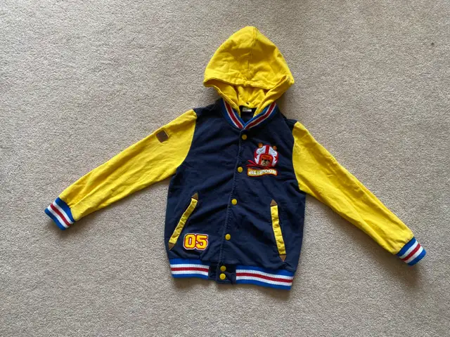 Selling stylish kids jacket - 8-10T size in Kids & Youth in St. Albert - Image 5