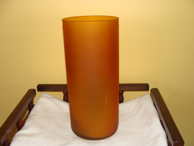 Vase en verre, de couleur ambar, dans Art et objets de collection  à Laval/Rive Nord - Image 2