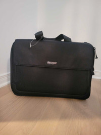 NEW Kensington SecureTrek Bag