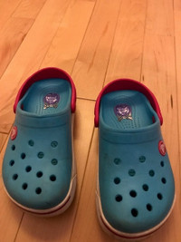 chaussures CROCS turquoise - taille 10/11 enfant (bambin)