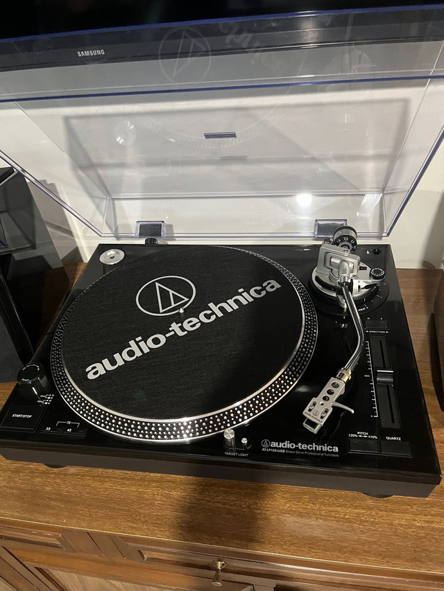 Audio Technica AT-LP120 Record Player in Stereo Systems & Home Theatre in Chatham-Kent
