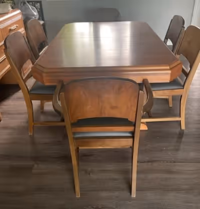 9-PIECE VINTAGE DINING SET Includes: Table with hidden leaf that uses a gear system 41" x 72" with l...