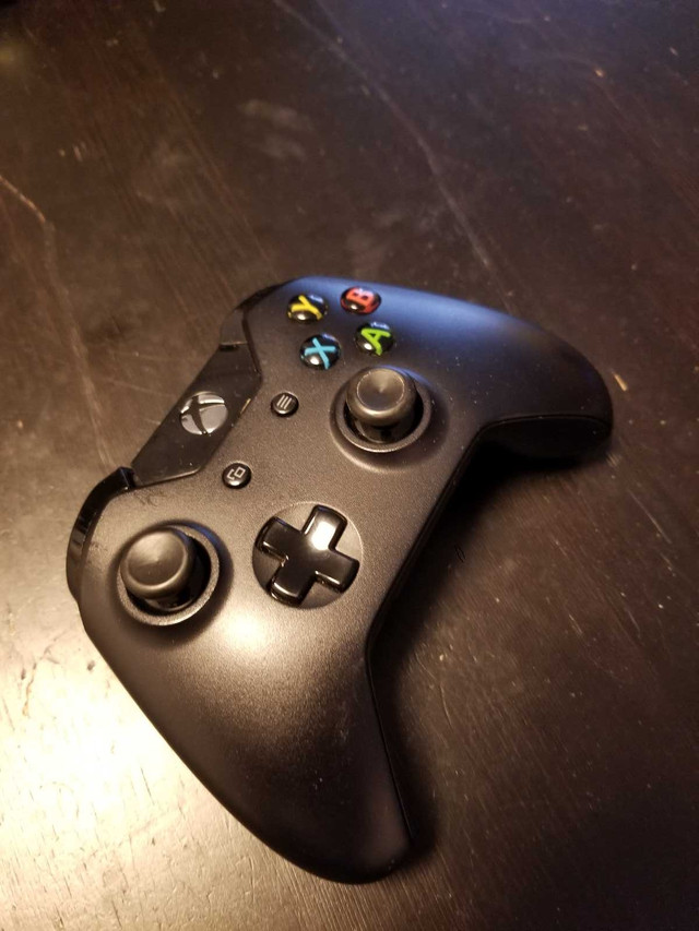 Broken LB. Xbox One controller. Works otherwise. in XBOX One in Mississauga / Peel Region - Image 2
