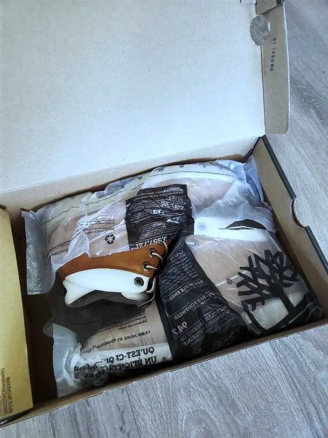 TIMBERLAND junior boots for women or youths in Kids & Youth in City of Toronto - Image 7