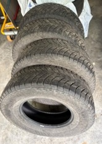 4 pneus Nokian - Hiver Type : Hakkapeliitta LT 245/75 R16 MTS 2 @ 7/32 2 @ 10/32