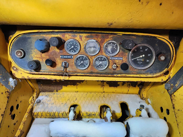 MF 400, Massey Ferguson Crawler Loader, Dozer in Heavy Equipment in Winnipeg - Image 3