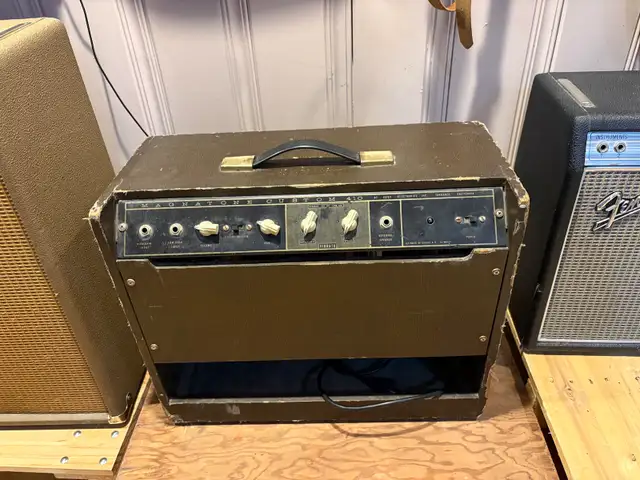 vintage Magnatone 410 amplifier  in Amps & Pedals in Oshawa / Durham Region - Image 3