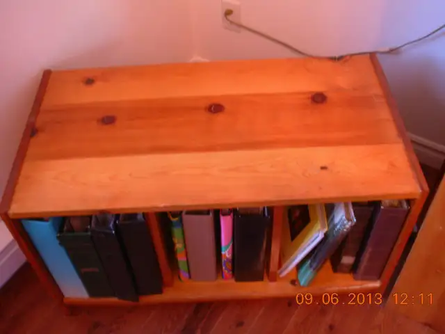 Meubles en pin solide/pine furniture,bureau avc mirroir,etagere in Bookcases & Shelving Units in City of Montréal - Image 8