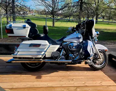 2006 Harley Davidson Electra glide ultra classic special edition. Fresh engine oil and transmission...