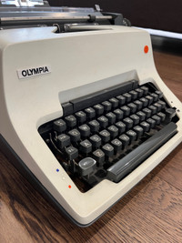 $100 - Olympia SG3 Typewriter 