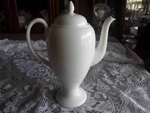 FINE BONE CHINA COFFEE POT IVORY WHITE - WEDGWOOD in Arts & Collectibles in City of Toronto