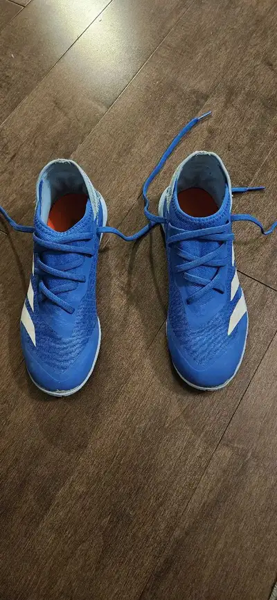 Adidas soccer indoor shoes size 4, View more