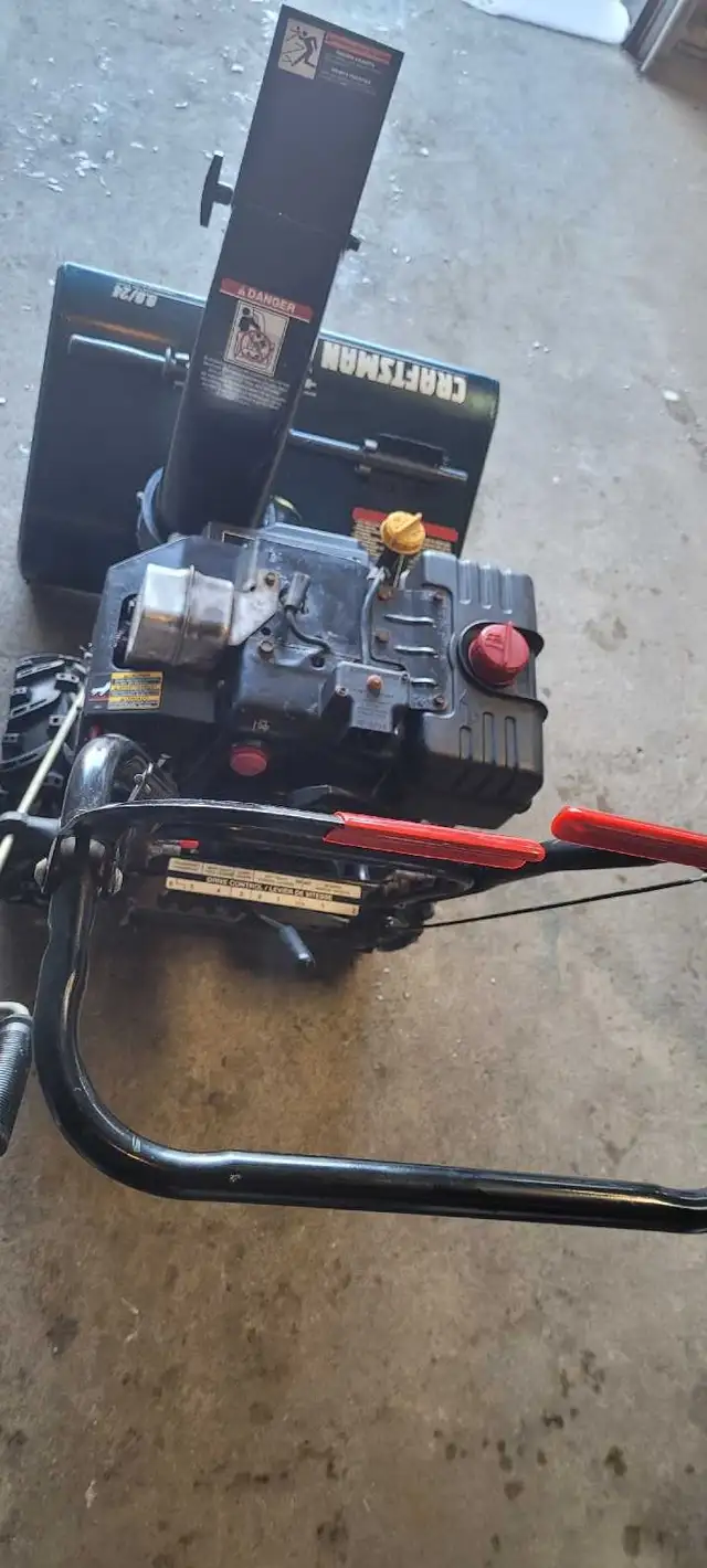 24 inch Craftsman snowblower with auger kit in Snowblowers in Mississauga / Peel Region - Image 5