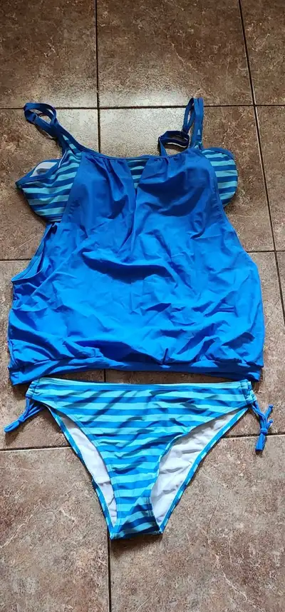 Ladies L/XL Bathung Suits, View more