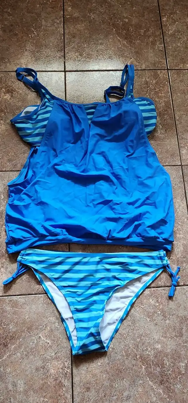 Ladies L/XL Bathung Suits in Women's - Tops & Outerwear in City of Halifax - Image 2