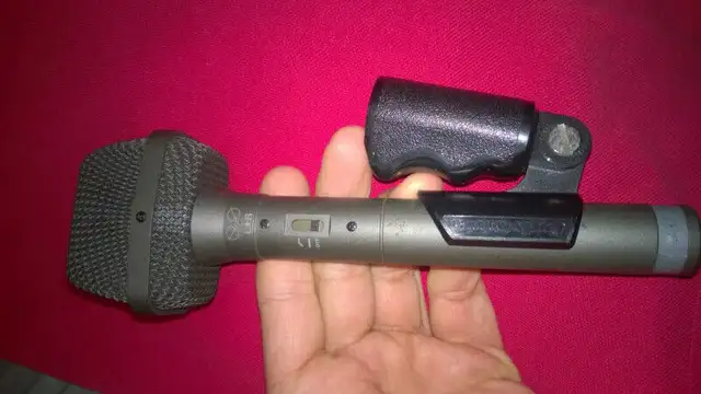 Microphone stand and one microphone of your choice in Other in Mississauga / Peel Region - Image 8