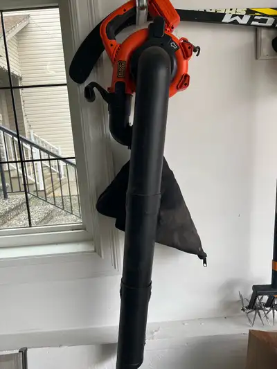 This Black and Decker vac mulcher is a versatile 12 amp tool for all your yard cleanup needs. This u...
