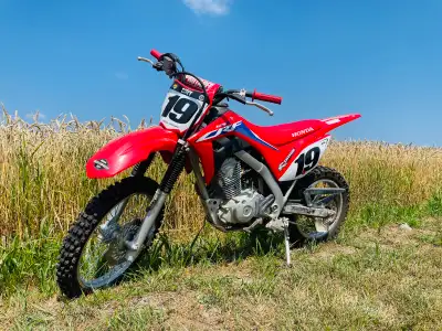 2022 Honda CRF 125F in mint condition!!! barely used! Electric start or kick start, manual clutch, f...