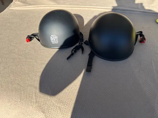 2WCL motorcycle helmets one size small one size large in Motorcycle Parts & Accessories in Lethbridge - Image 2