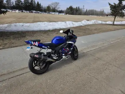 2006 Yamaha R6S – Clean, Low KM, Ready to Ride Well-maintained 2006 Yamaha R6S with only 16,000 km....