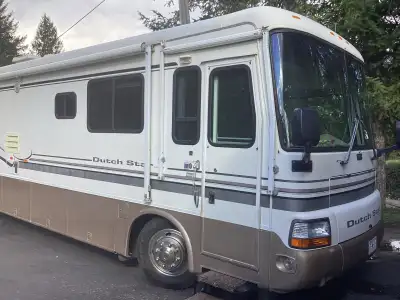 1999 Newmar Dutch Star Diesel Pusher. 38 feet, one slide. 300 Cat Engine 3126B, 6 Speed Allison Tran...