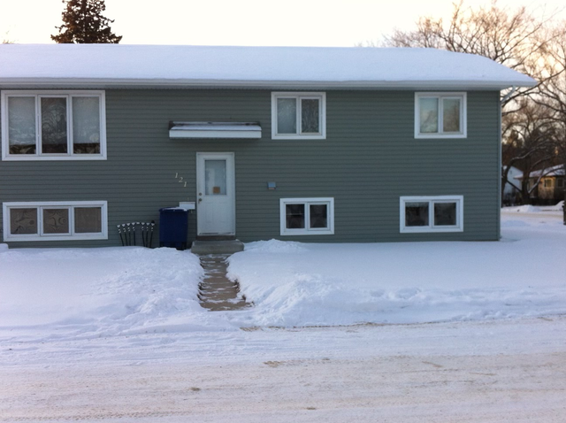 Sutherland/University Legal Basement Suite
