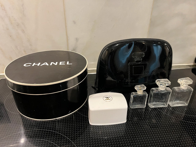 Accessoires pour collectionneurs de parfum dans Santé et besoins spéciaux  à Ville de Montréal